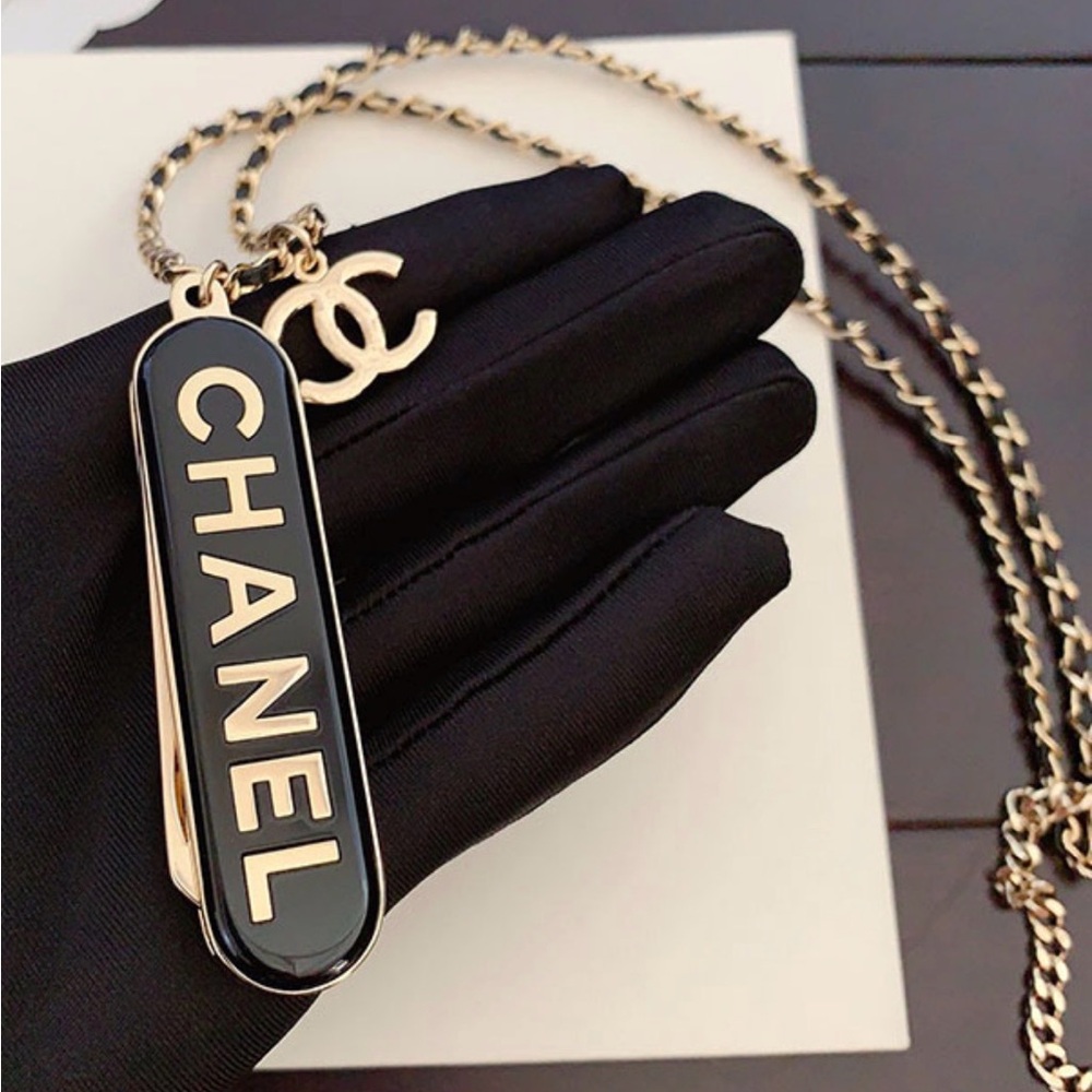🪮⛓️ CC 🪞Black and Gold Logo Beaut compact Comb & Mirror Pendant 🖤